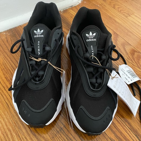Adidas Women’s Originals Oztral trainers in black and white - Picture 1 of 5